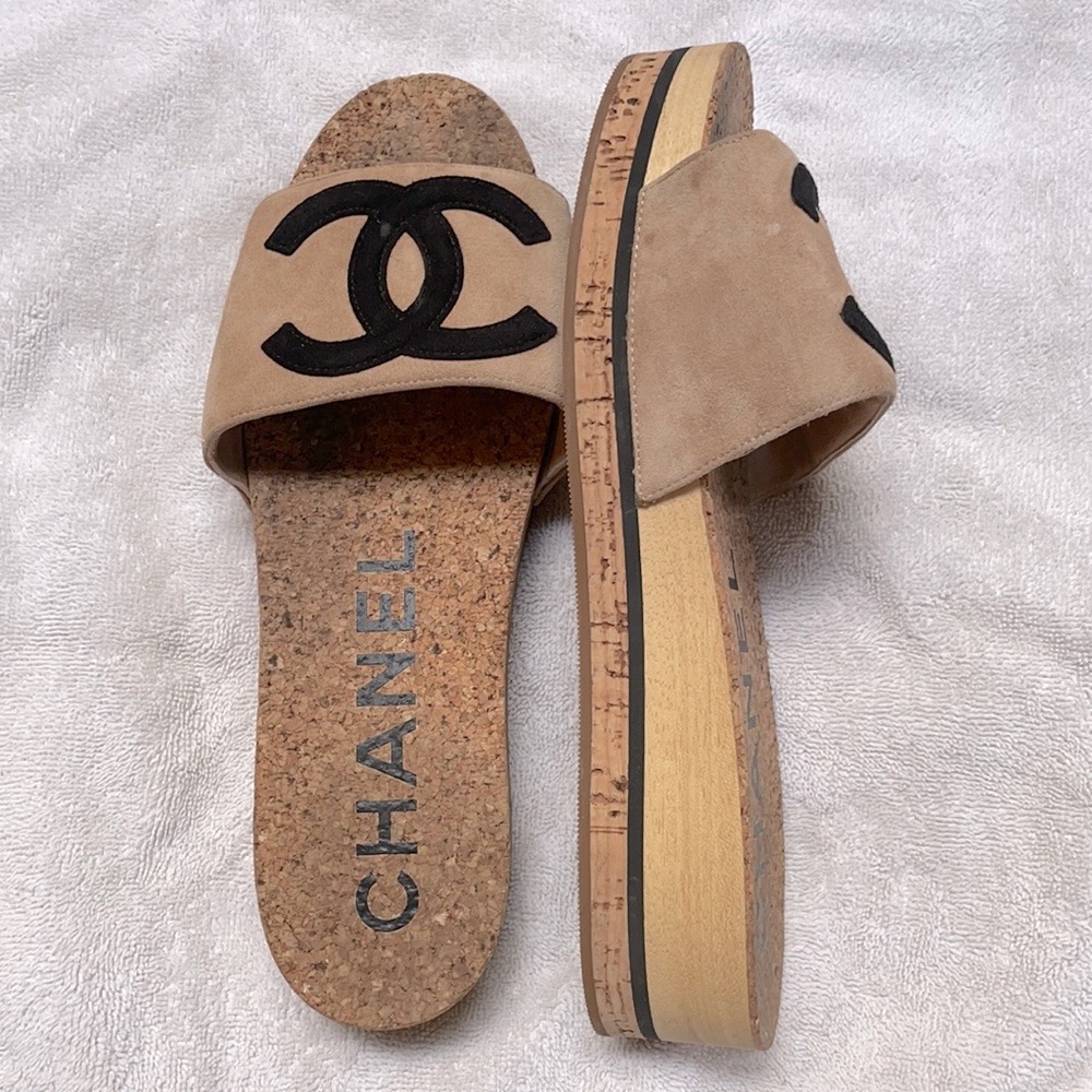 CC CHANEL Interlocking Suede Spring 2020 - Picture 4 of 6